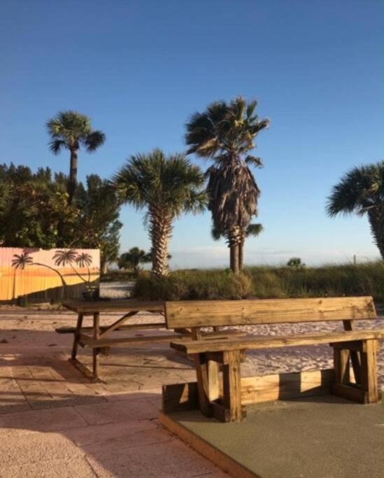 Beachfront Condo On Quiet Treasure Island- 1 Bed St. Pete Beach Zewnętrze zdjęcie