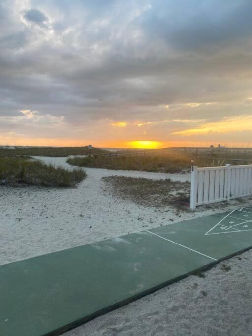 Beachfront Condo On Quiet Treasure Island- 1 Bed St. Pete Beach Zewnętrze zdjęcie