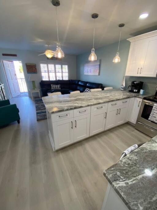 Beachfront Condo On Quiet Treasure Island- 1 Bed St. Pete Beach Zewnętrze zdjęcie
