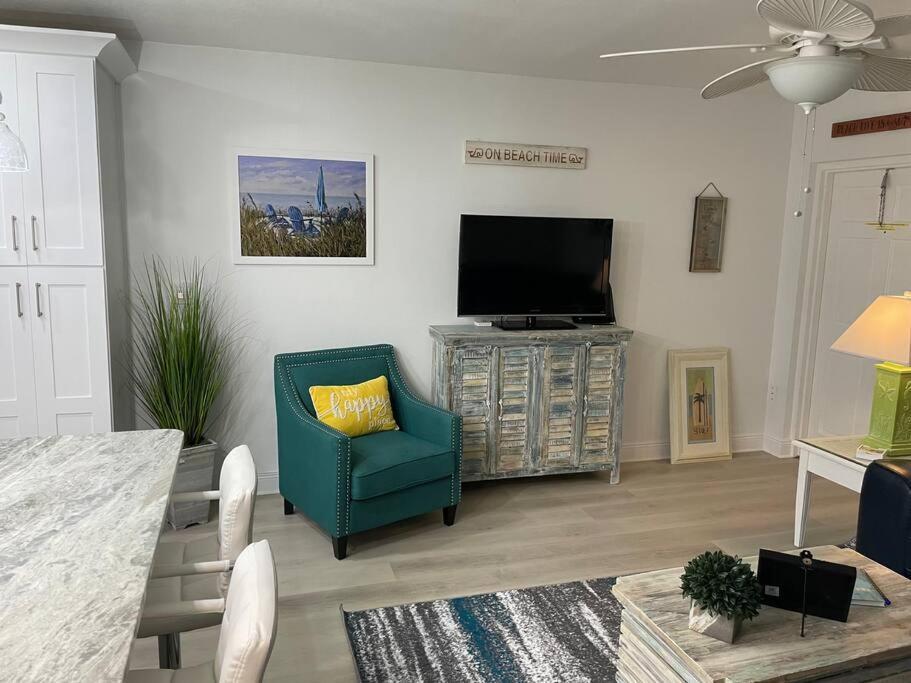 Beachfront Condo On Quiet Treasure Island- 1 Bed St. Pete Beach Zewnętrze zdjęcie