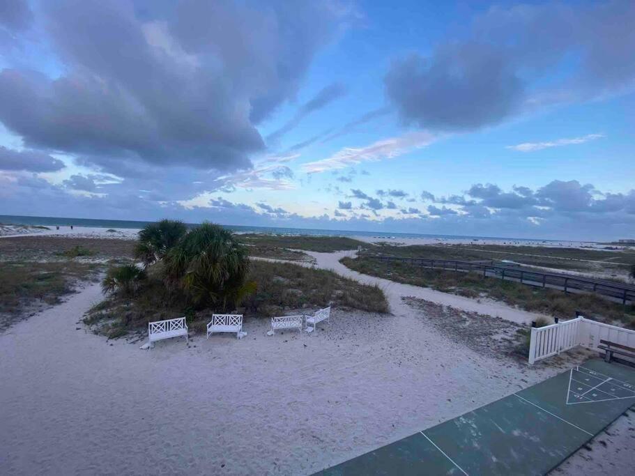 Beachfront Condo On Quiet Treasure Island- 1 Bed St. Pete Beach Zewnętrze zdjęcie