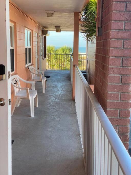 Beachfront Condo On Quiet Treasure Island- 1 Bed St. Pete Beach Zewnętrze zdjęcie