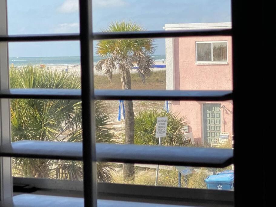 Beachfront Condo On Quiet Treasure Island- 1 Bed St. Pete Beach Zewnętrze zdjęcie