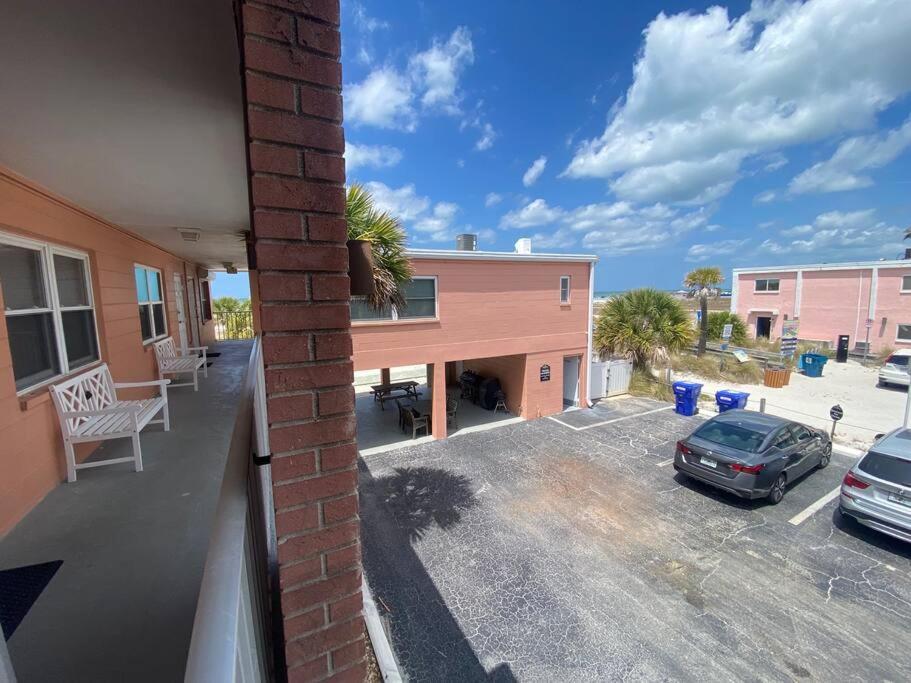 Beachfront Condo On Quiet Treasure Island- 1 Bed St. Pete Beach Zewnętrze zdjęcie